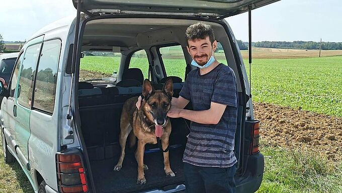 Après 3 ans au refuge, cette ancienne chienne de vigile s’offre une nouvelle vie