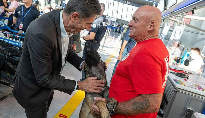 Séisme au Maroc : des humains et des chiens au service des survivants