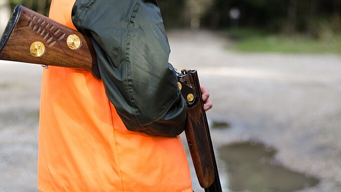 Quand ces chasseurs dérogent au confinement pour « réguler »... autour d'un repas et d'un bon verre !