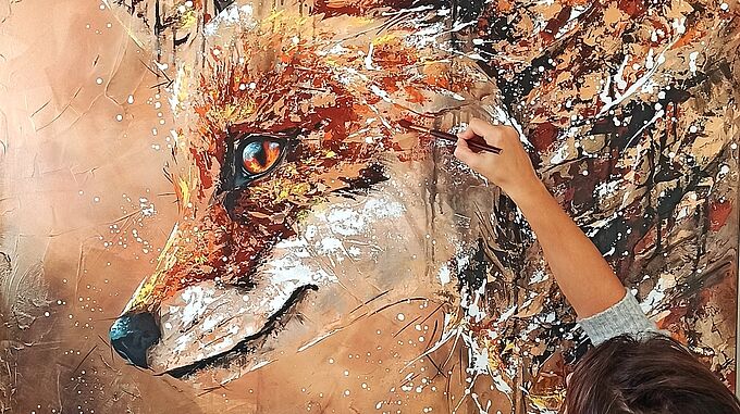 Cette artiste engagée peint des animaux sauvages au regard captivant